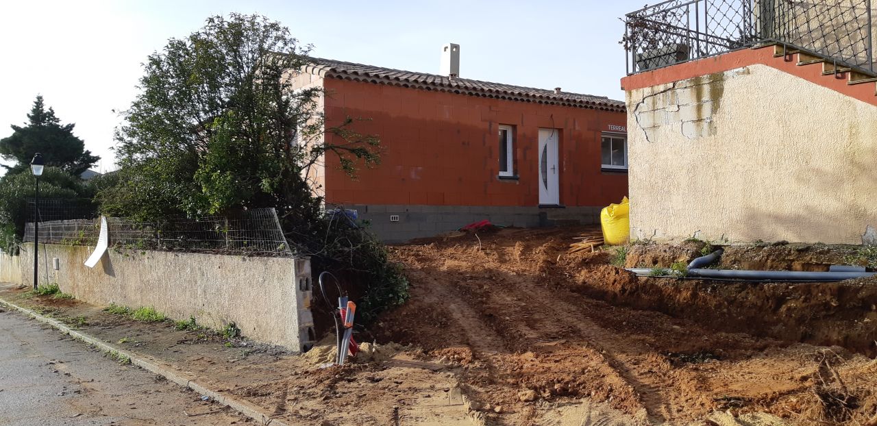 Rampe d'accès remblayée + Mur découpé + Fouille creusée à droite
