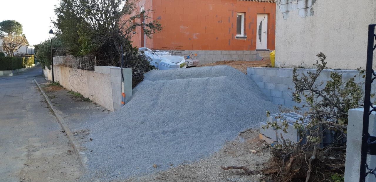 Livraison du sable pour la pose du carrelage
