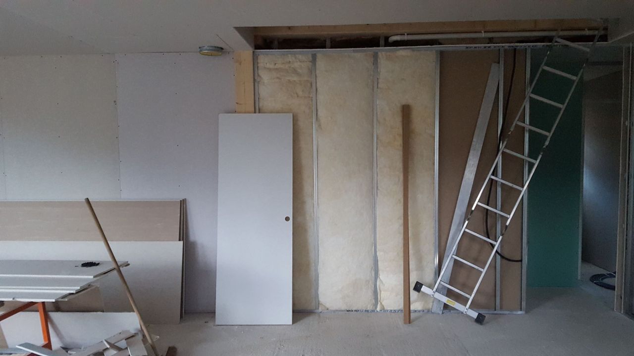 vue salon et passage vers chambre