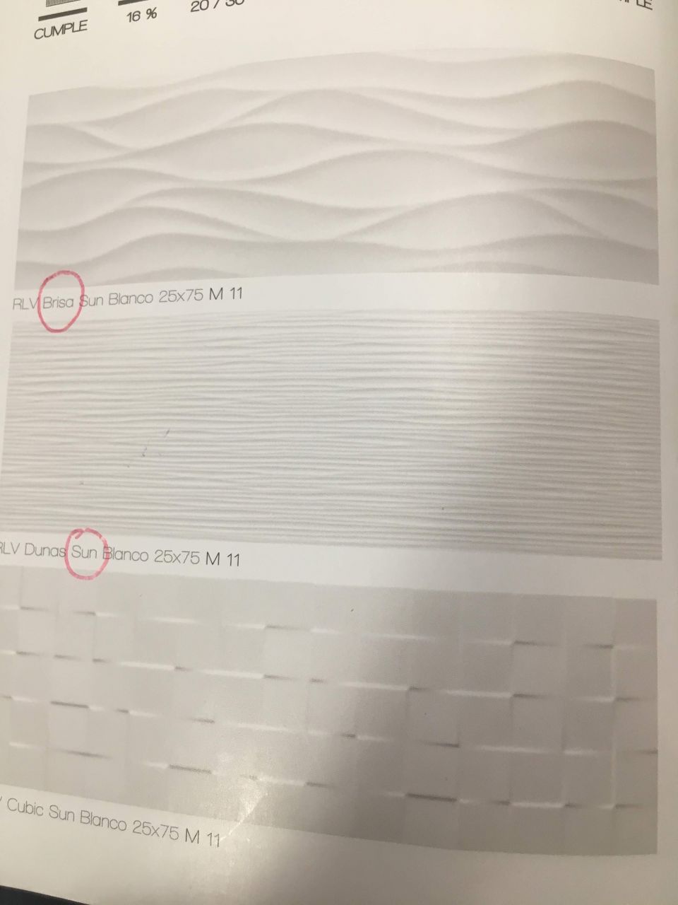 Carreaux du milieu pour la salle de bains.