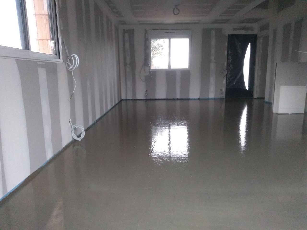 Plancher chauffant coulé (à base de ciment)