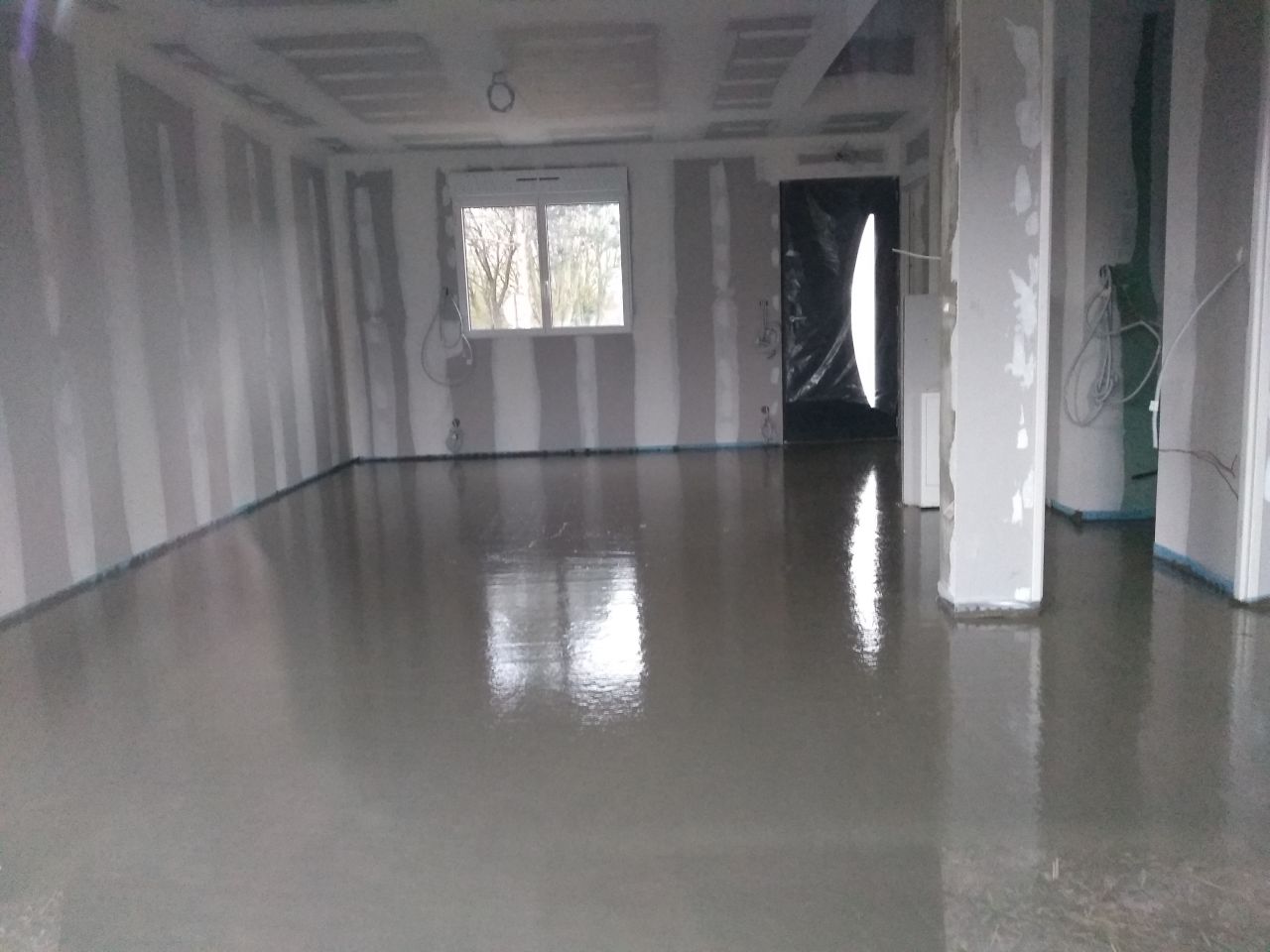Plancher chauffant coulé (à base de ciment)