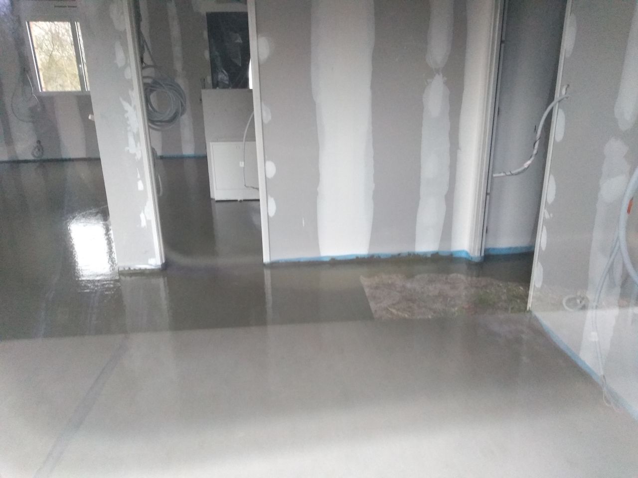 Plancher chauffant coulé (à base de ciment)