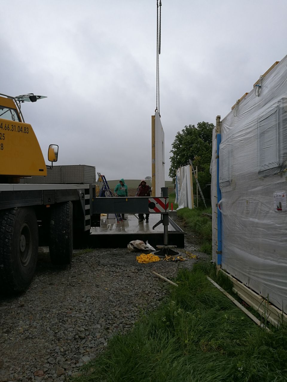 Montage des murs de la maison ossature bois (en cours de montage)