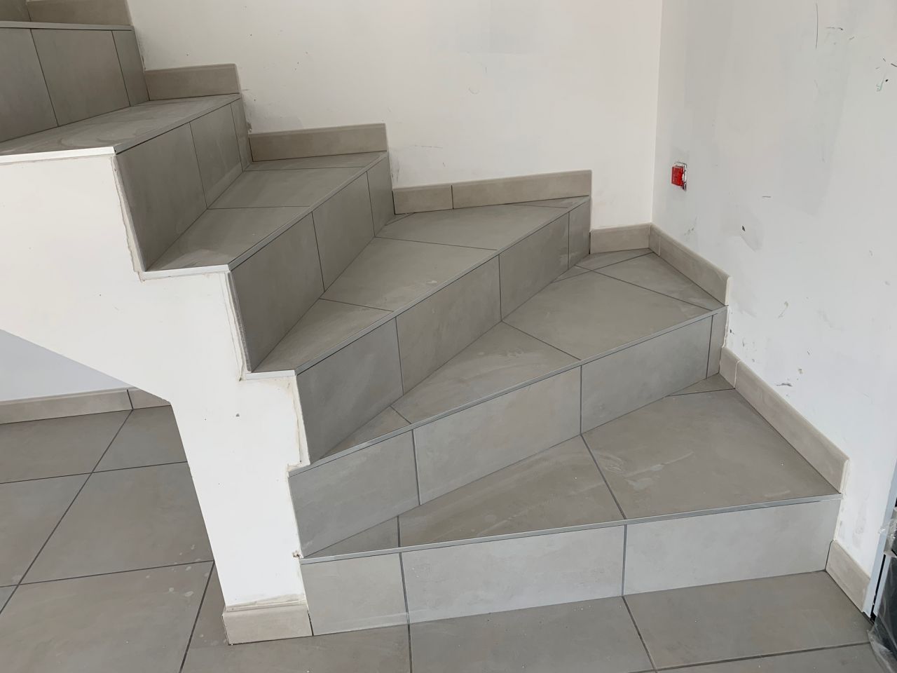 Carrelage de l'escalier partie tournante