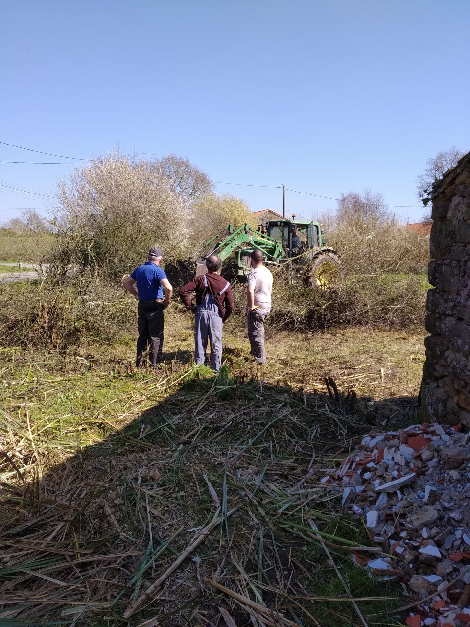 ahhhh c'est bien de voir le tracteur  travailler