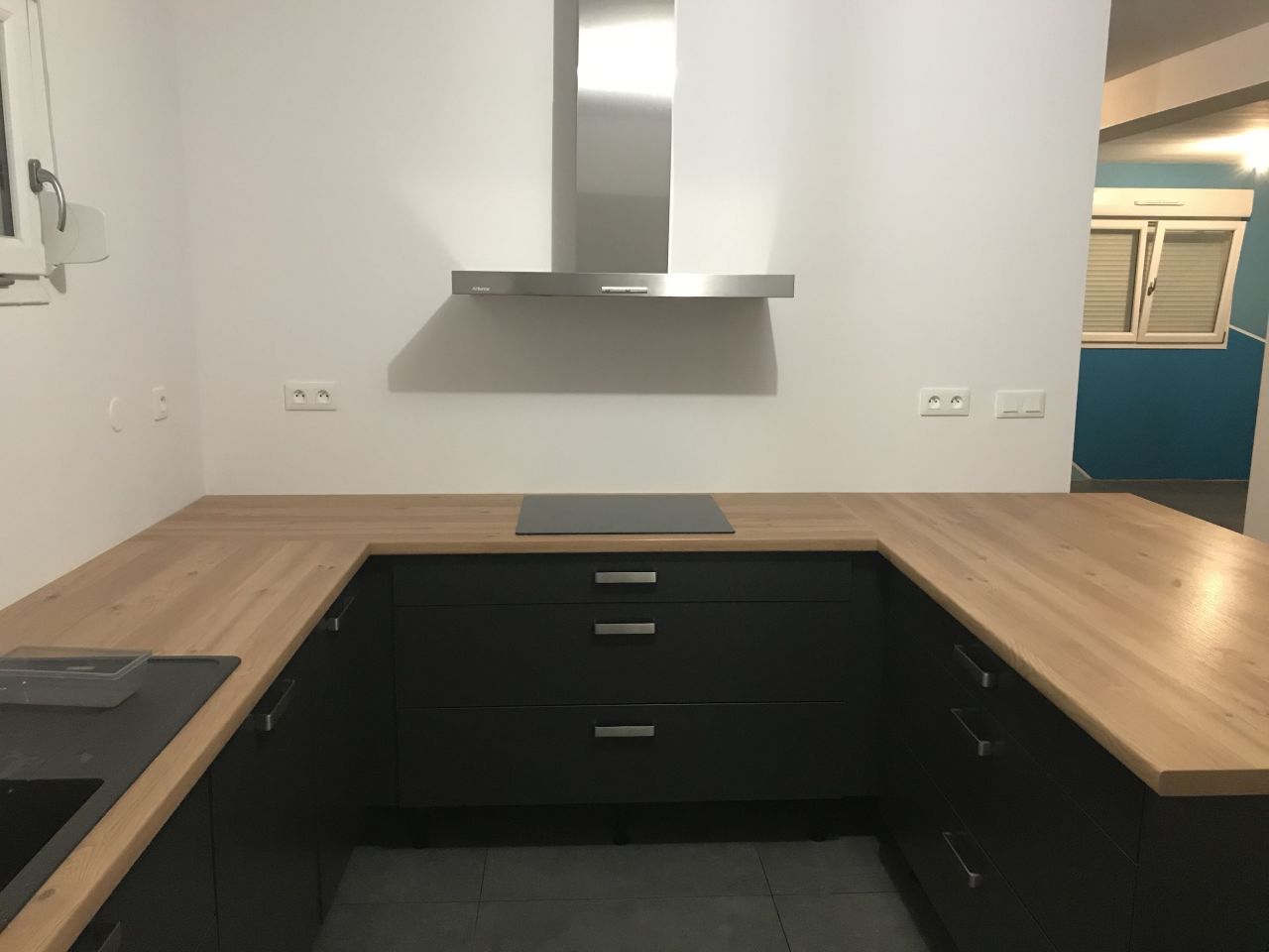 1ère partie cuisine terminée !