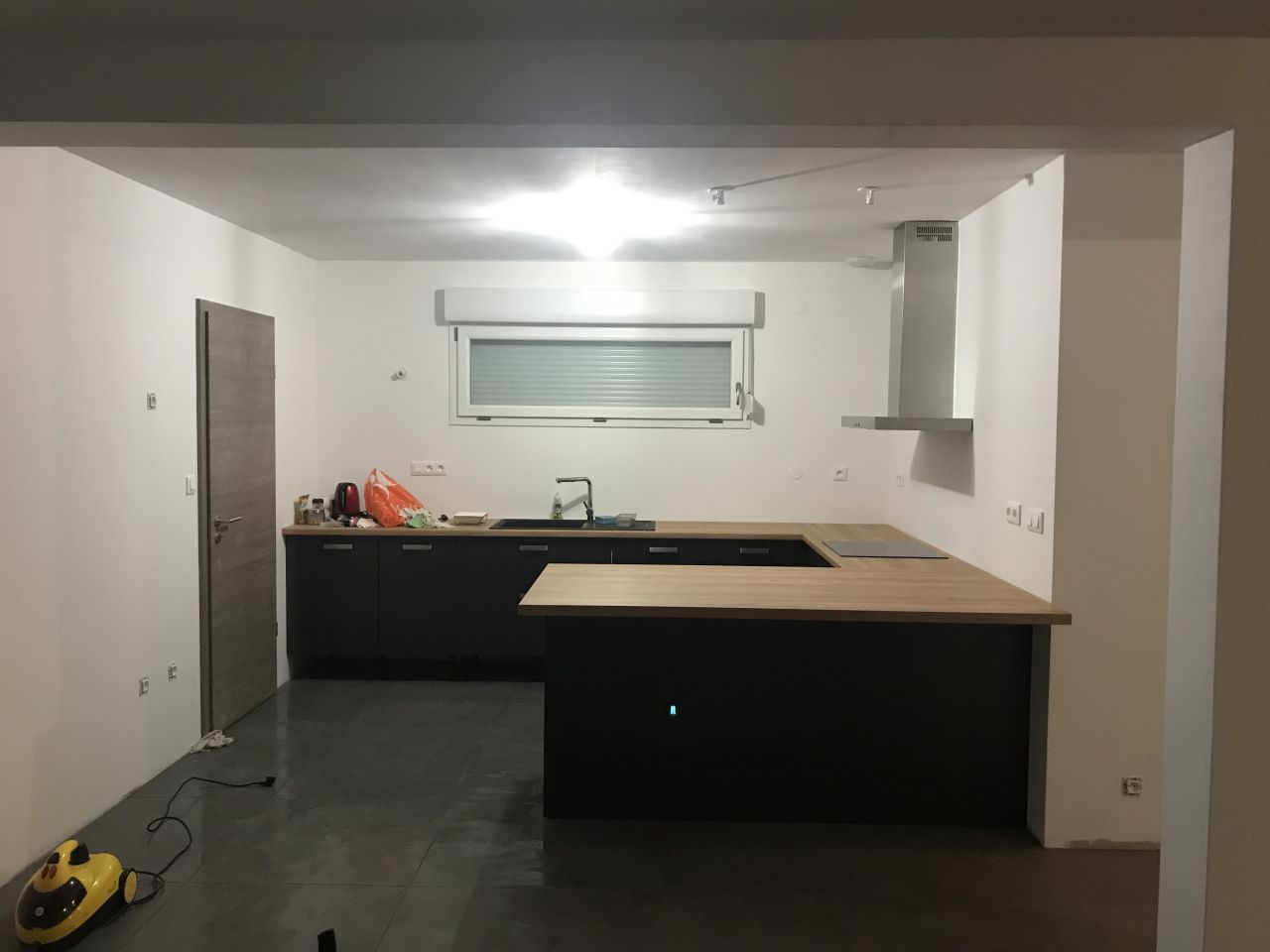 1ère partie cuisine terminée !