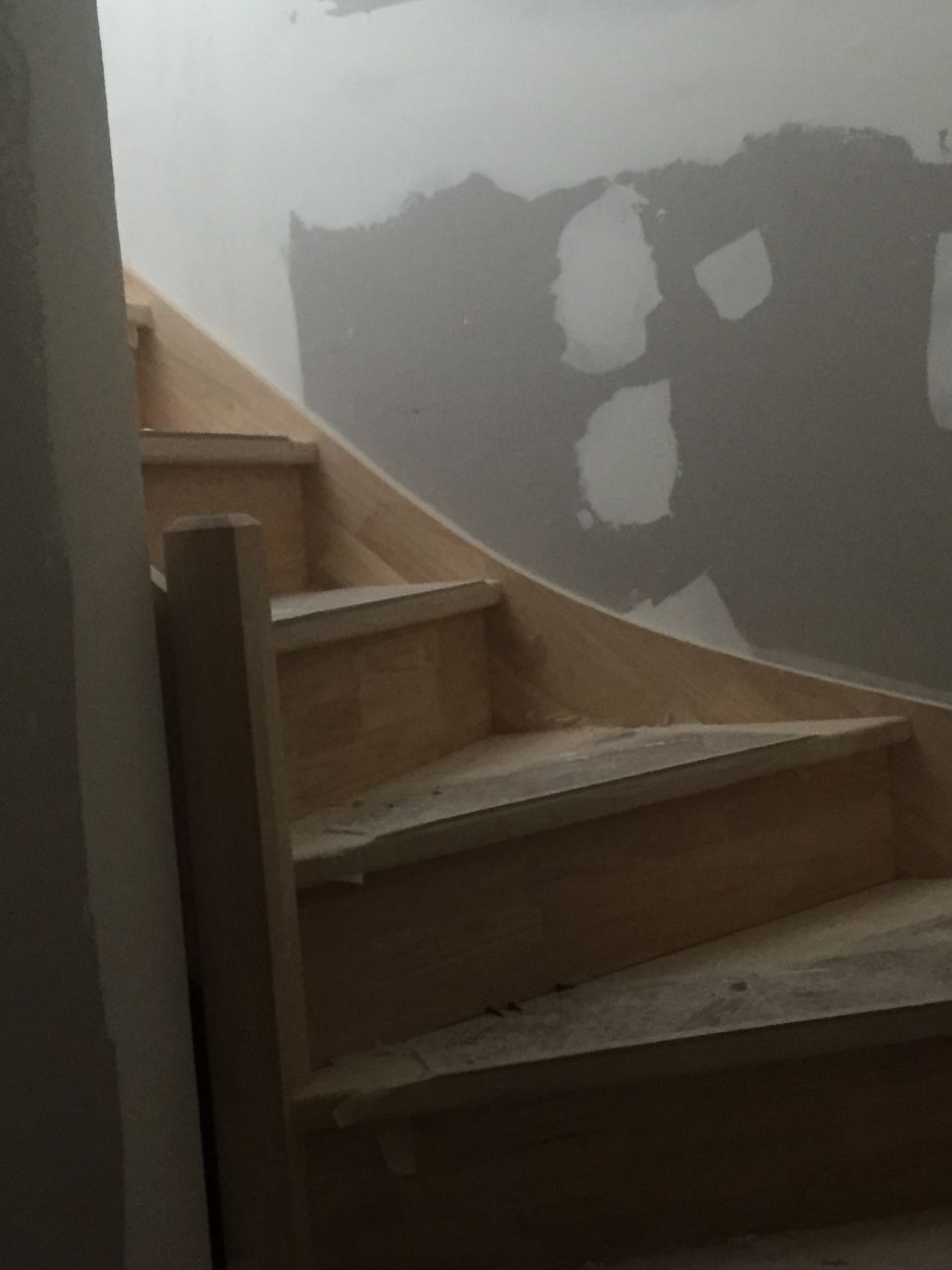 Mise en place de l'escalier Finit l'scalade pour aller a l'tage Yes !