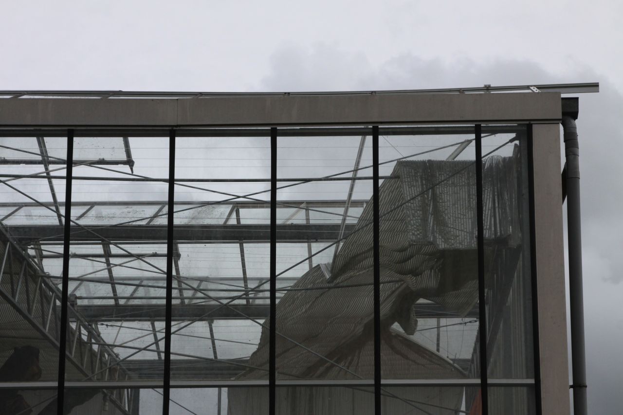 Tempête du 9 mai : notez le faîtage qui a fléchi