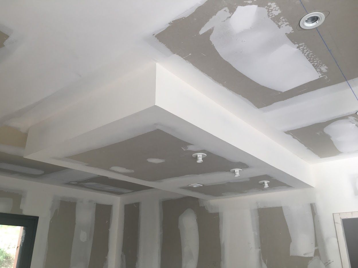 Faux plafond cuisine pour la hotte et les luminaires