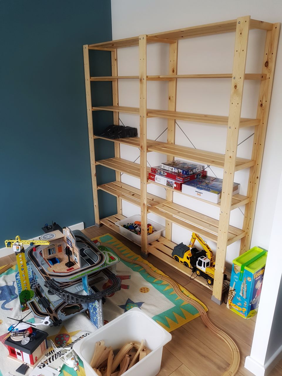 un coin express pour notre fils pendant le dimanche marathon montage de placard.