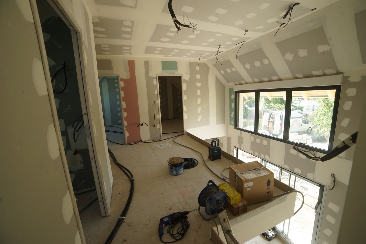 Bandes terminées - Palier mezzanine depuis la chambre enfant