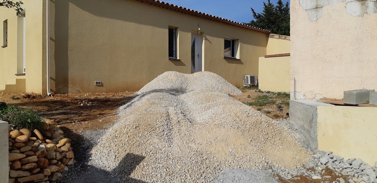 Livraison de 10 tonnes de cailloux