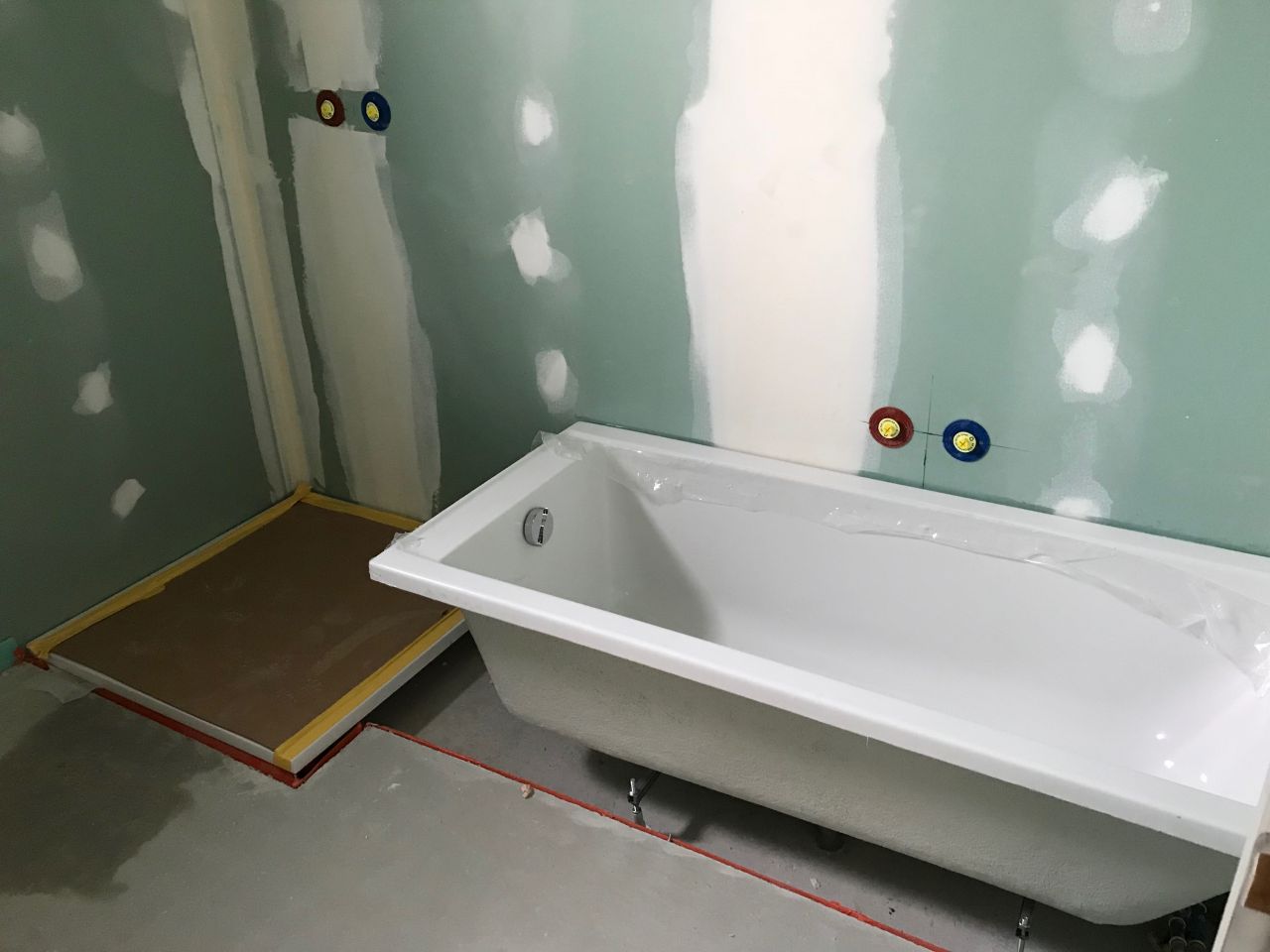 Receveur de douche et baignoire de la salle de bain de l'tage