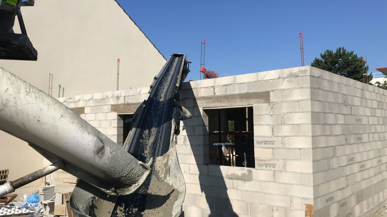 début du coulage de la dalle