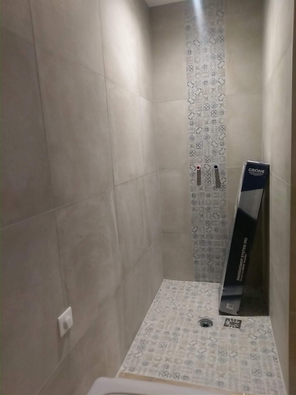 Carrelage de la douche terminé