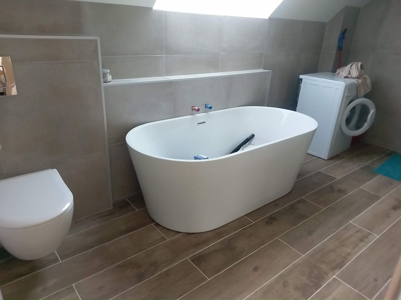 Pose de la baignoire îlot