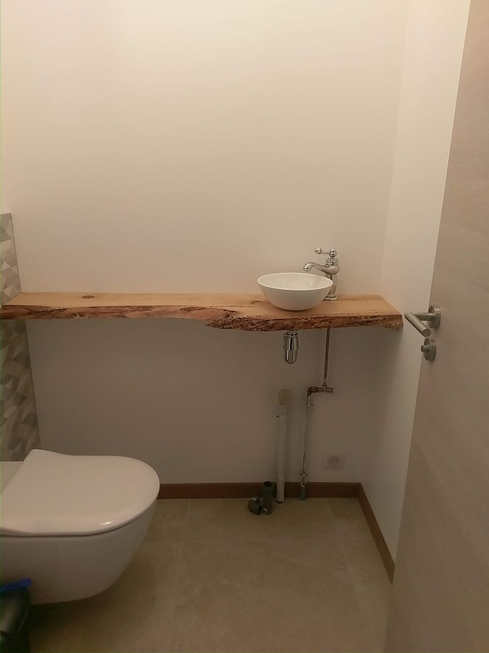 Installation de la vasque du WC