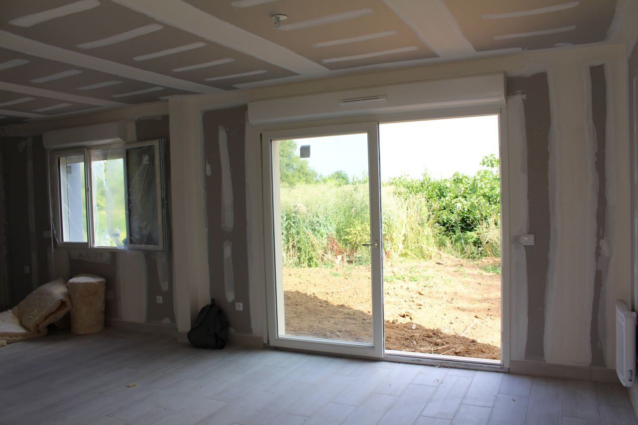 - Visite de pré-réception -
<br />

<br />
Salle à manger avec sa grande porte fenêtre (et volet roulant motorisé pour celle-ci)