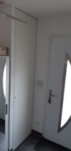 Porte du placard d'entrée