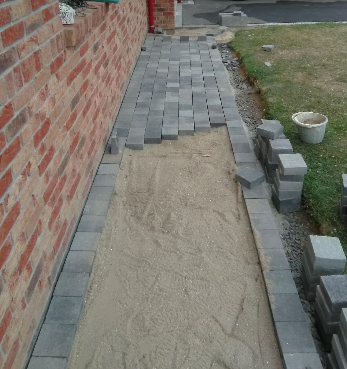 Pose des pavés en cours
