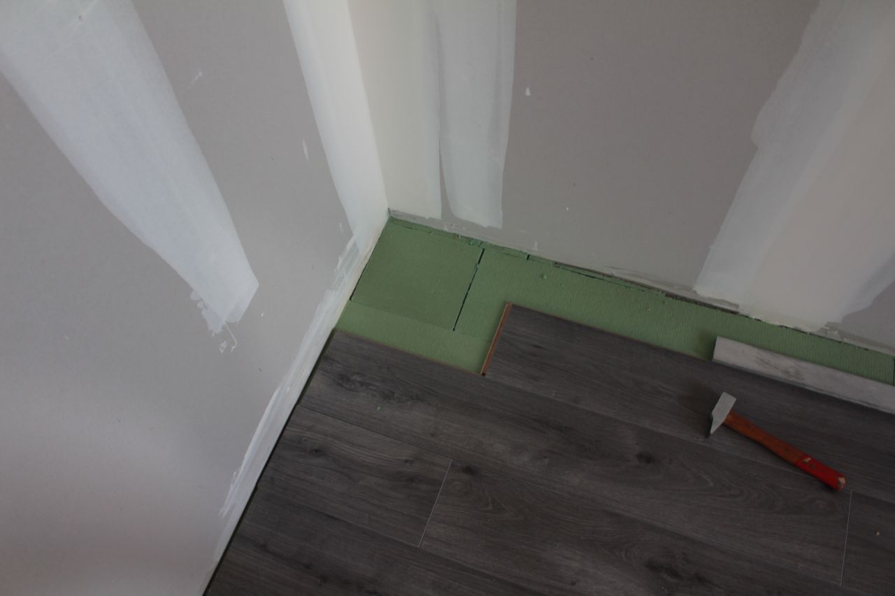 Pose de notre parquet gris ARTENS Cadiz acheté chez Leroy Merlin