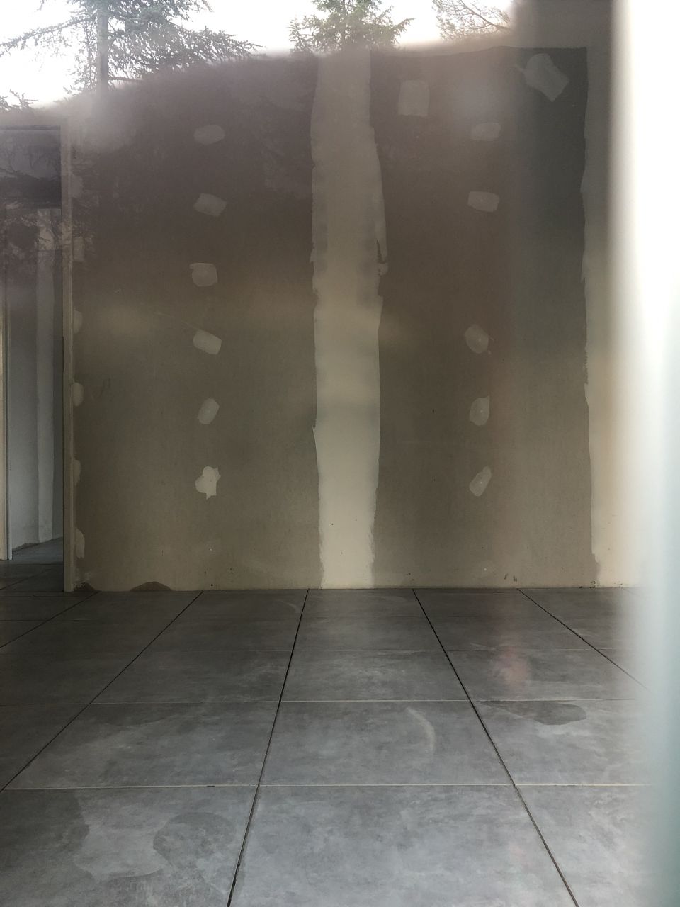 La pose ça part de là difficile au travers de la fenêtre de faire une photo correcte
