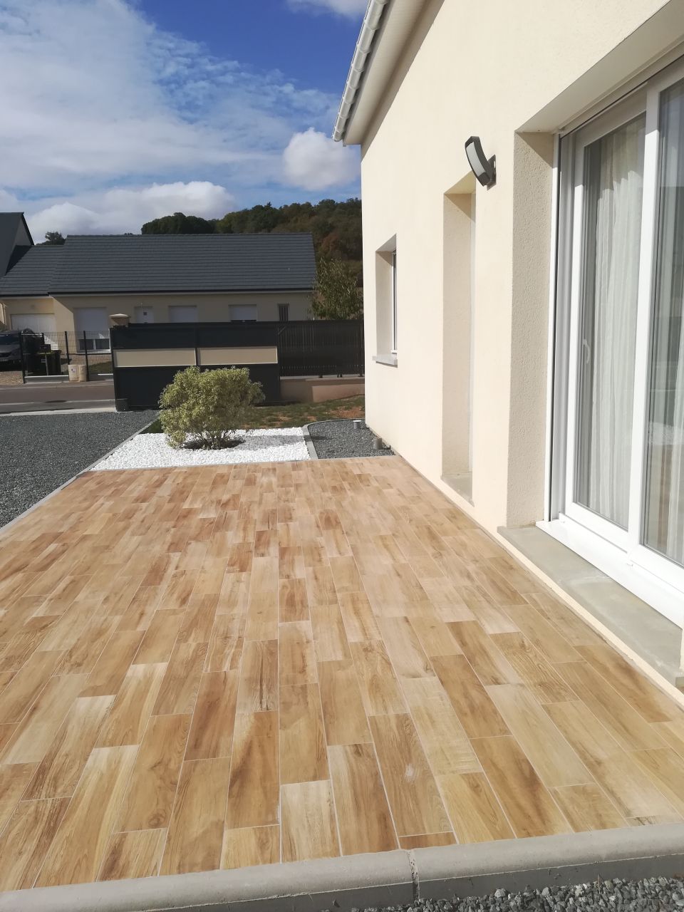 Terrasse avec carrelage effet bois