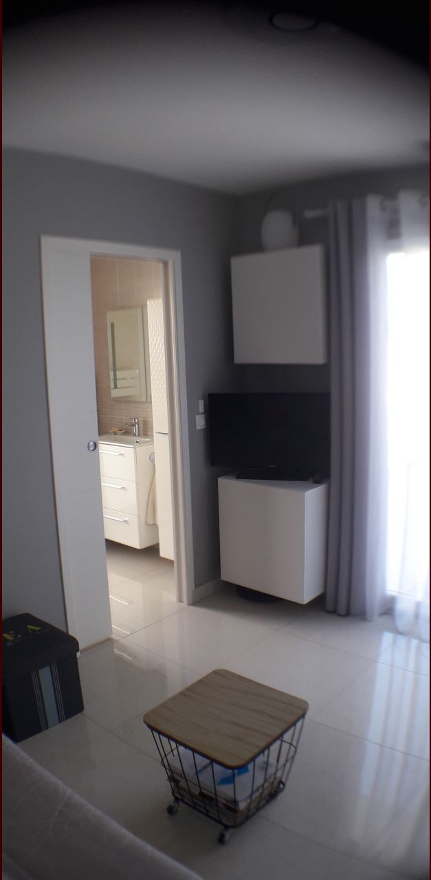 Chambre avec sa salle d'eau !
