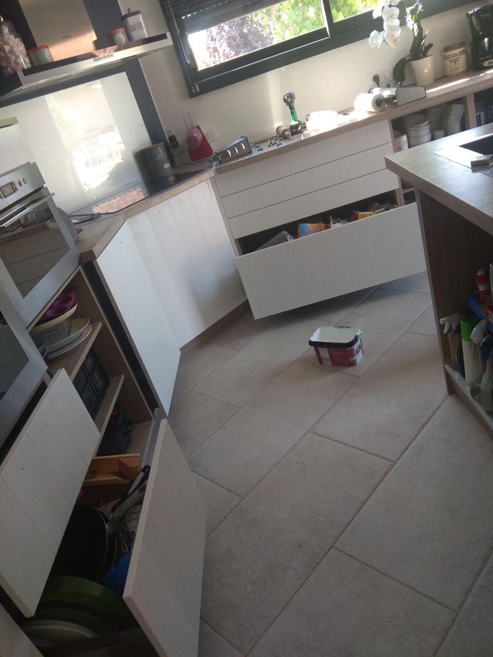 Changement de couleur de notre cuisine Schmidt...passage à un vrai blanc !
