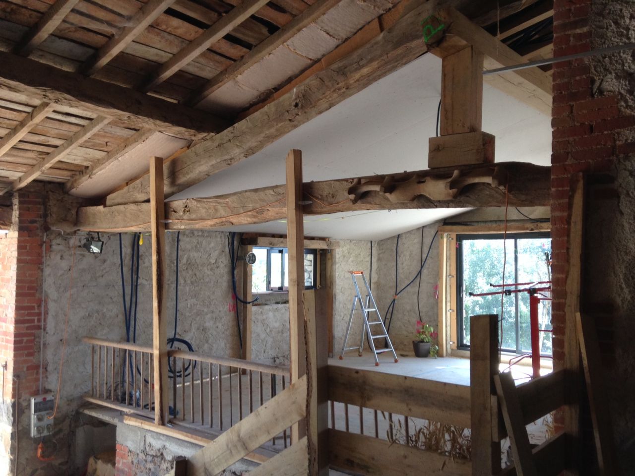 Vue depuis le garage. Le mur garage - cellier/cuisine n'est pas encore monté (dans la semaine !!).