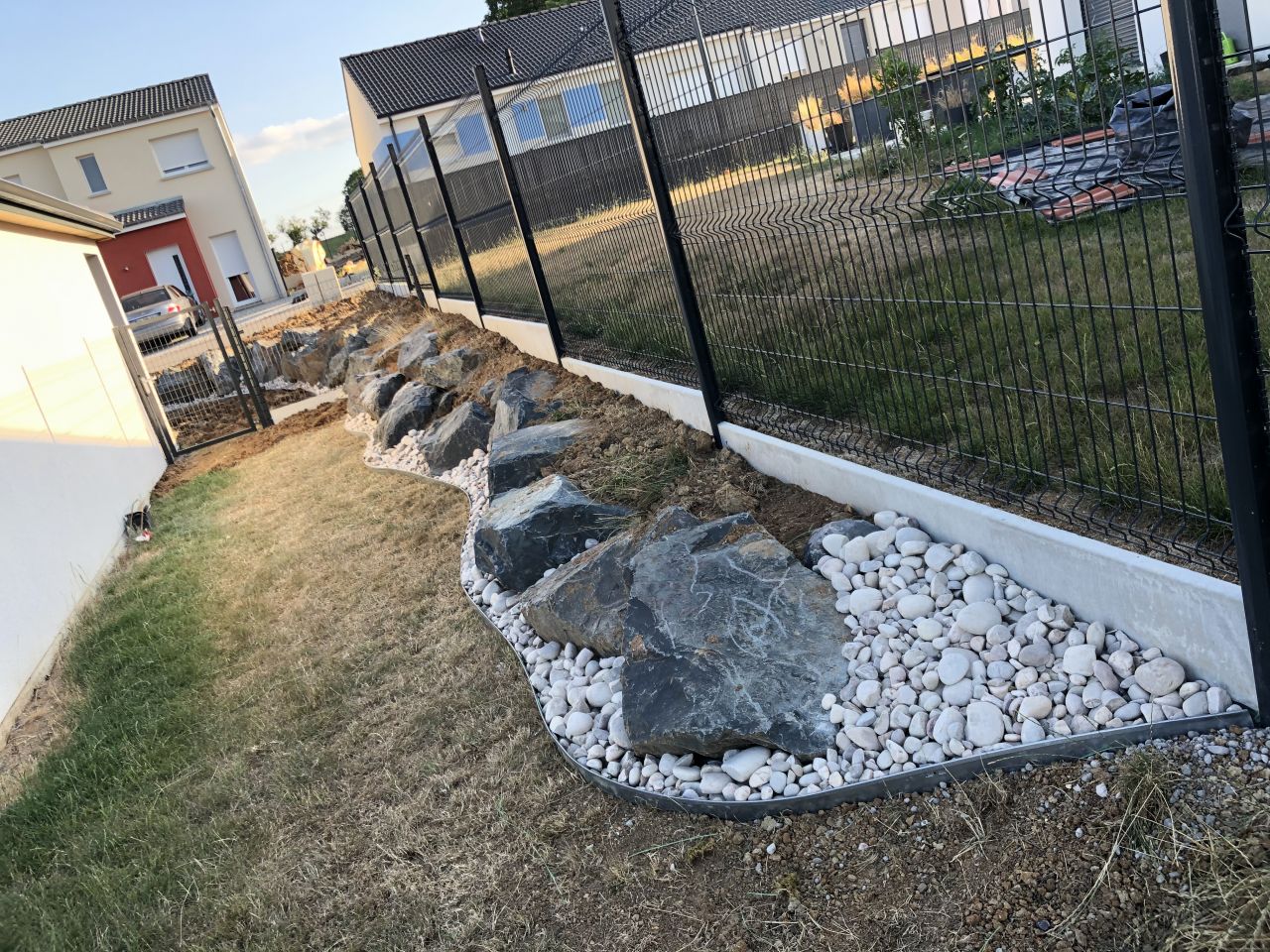 Toujours en cours la décoration et plantation extérieurs