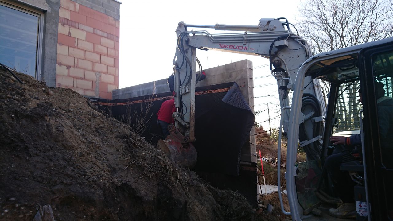 début de la remise en place des terres