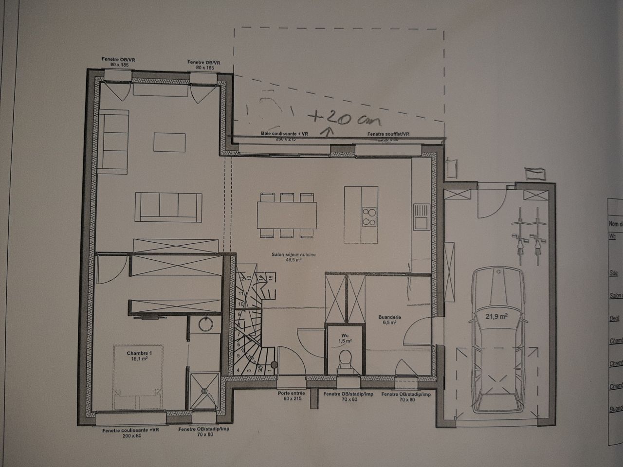 Plan rdc de la maison. Pour info, je souhaite agrandir de 20cm la partie salon cuisine.
<br />
De plus, je ne souhaite pas mettre le placo du dressing dans la chambre car cela coupe de trop je trouve