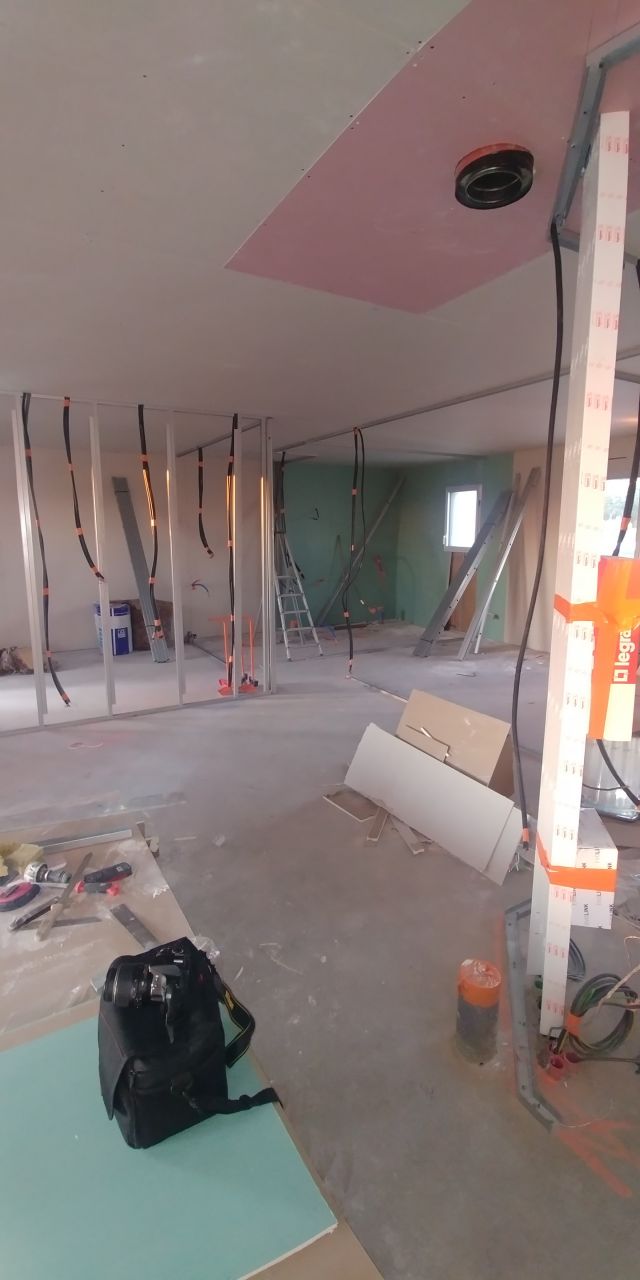 placo plafond et murs exterieur en cours