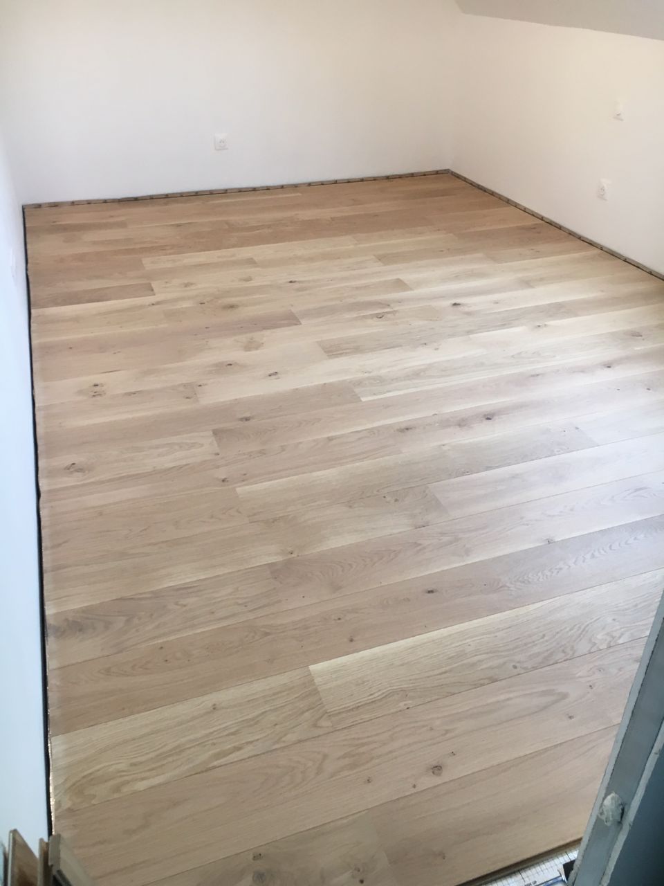parquet posé (il manque encore les plinthes)