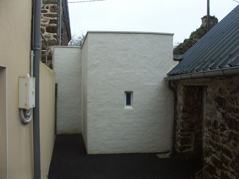 Enduits et couvrement des murs de l'annexe.