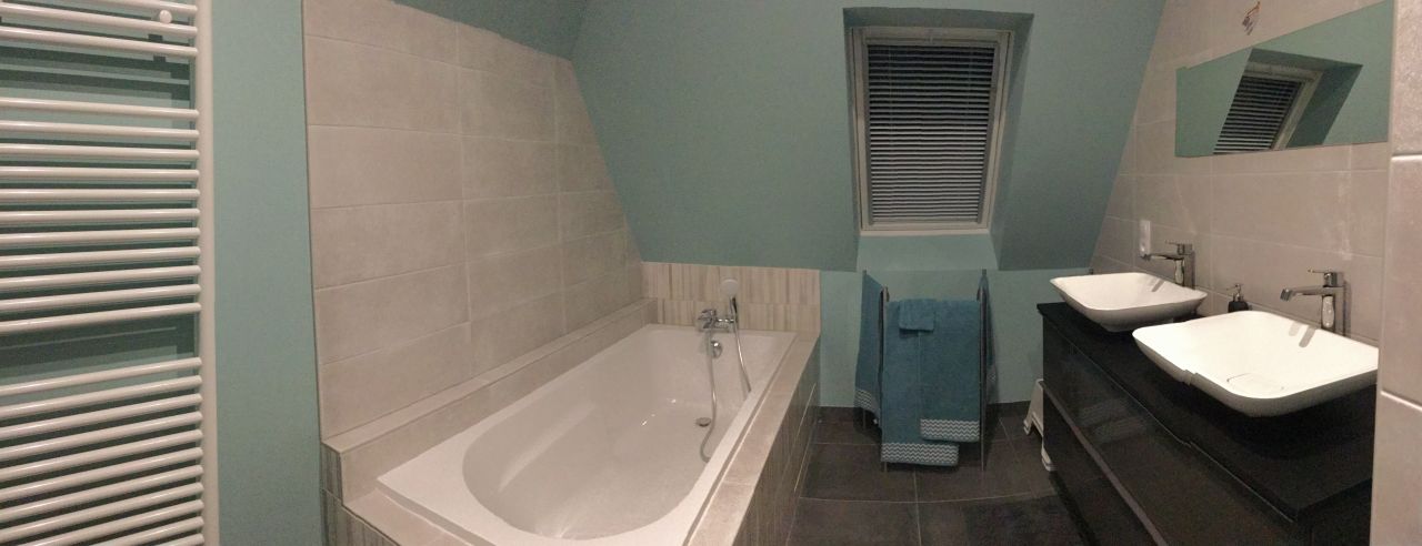Salle de bains: coté baignoire