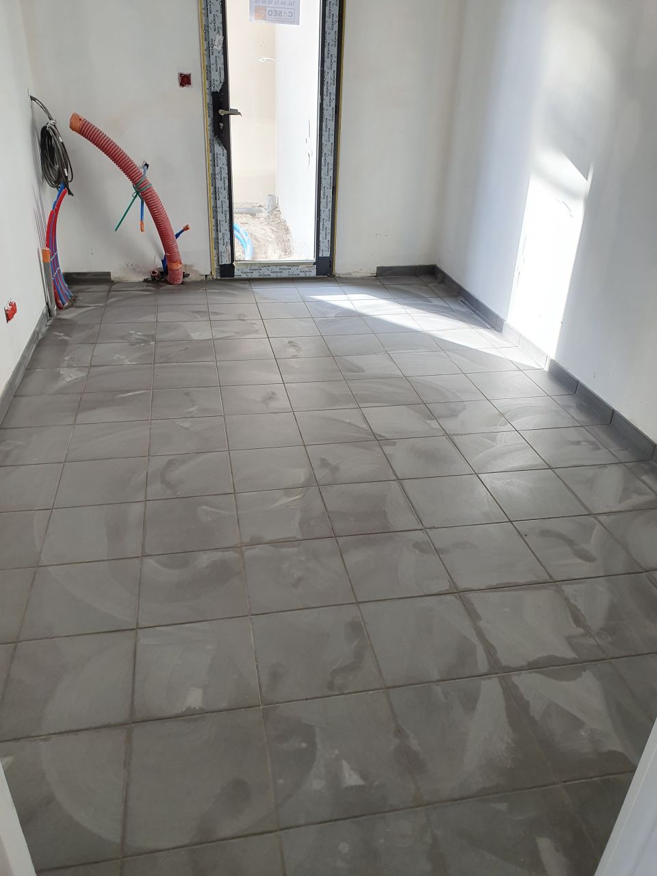 Carrelage cellier/ buanderie en cours