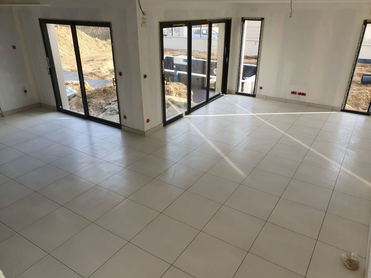 Carrelage pièce principale en cours