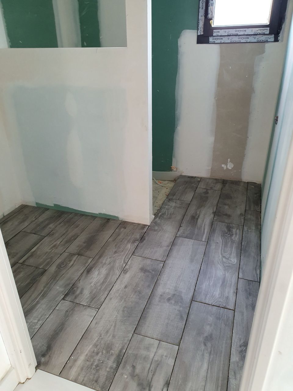 Carrelage salle d'eau du RDC en cours