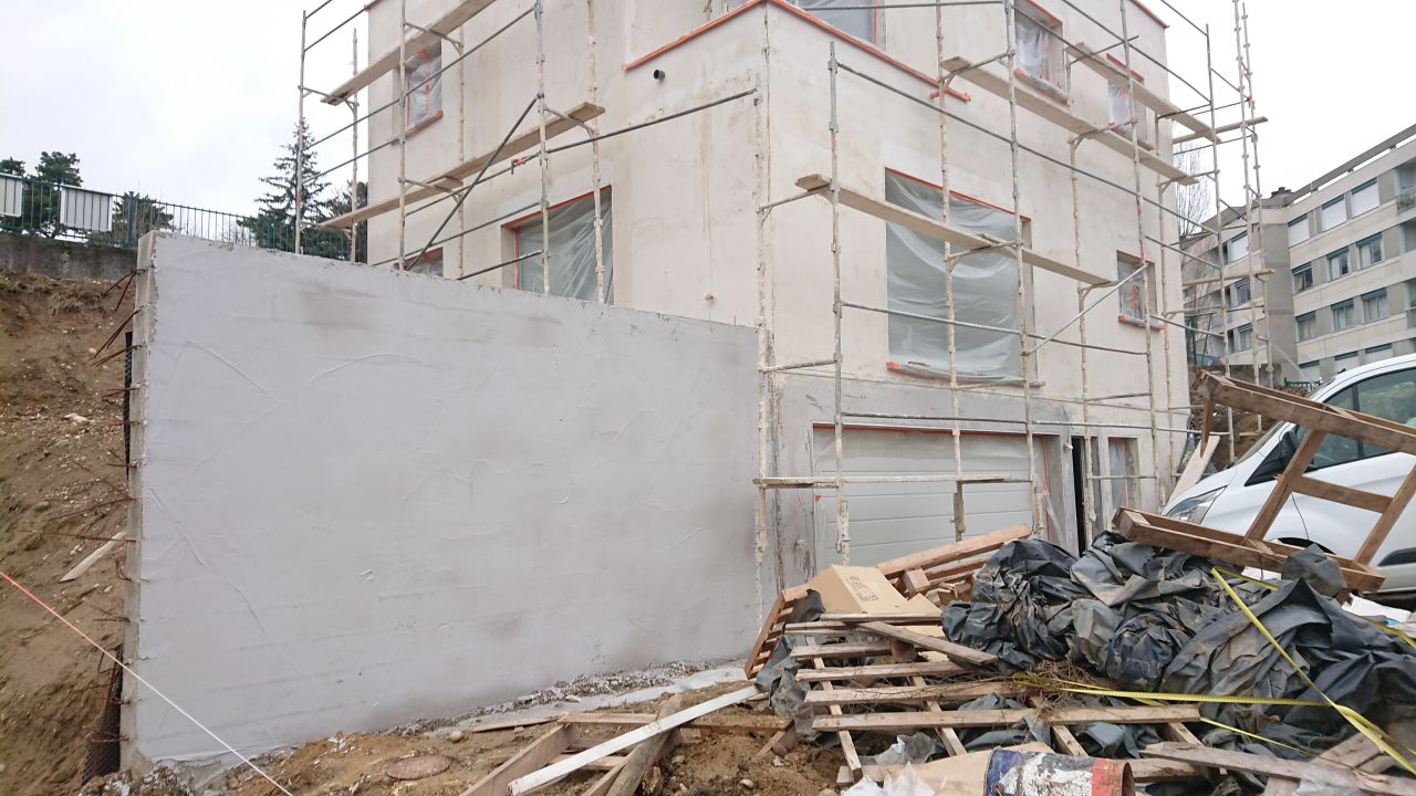 Première couche enduit façade