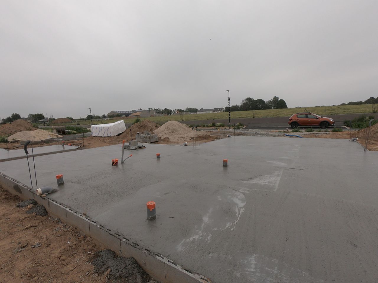 Dalle de compression (17cm > 4cm d'épaisseur)
<br />
plancher rez-de-chaussée.
