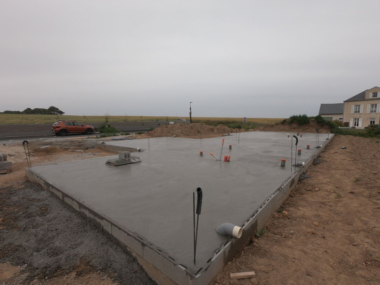 Dalle de compression (17cm > 4cm d'épaisseur)
<br />
plancher rez-de-chaussée.