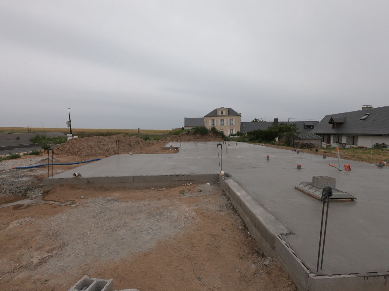 Dalle de compression (17cm > 4cm d'épaisseur)
<br />
plancher rez-de-chaussée.