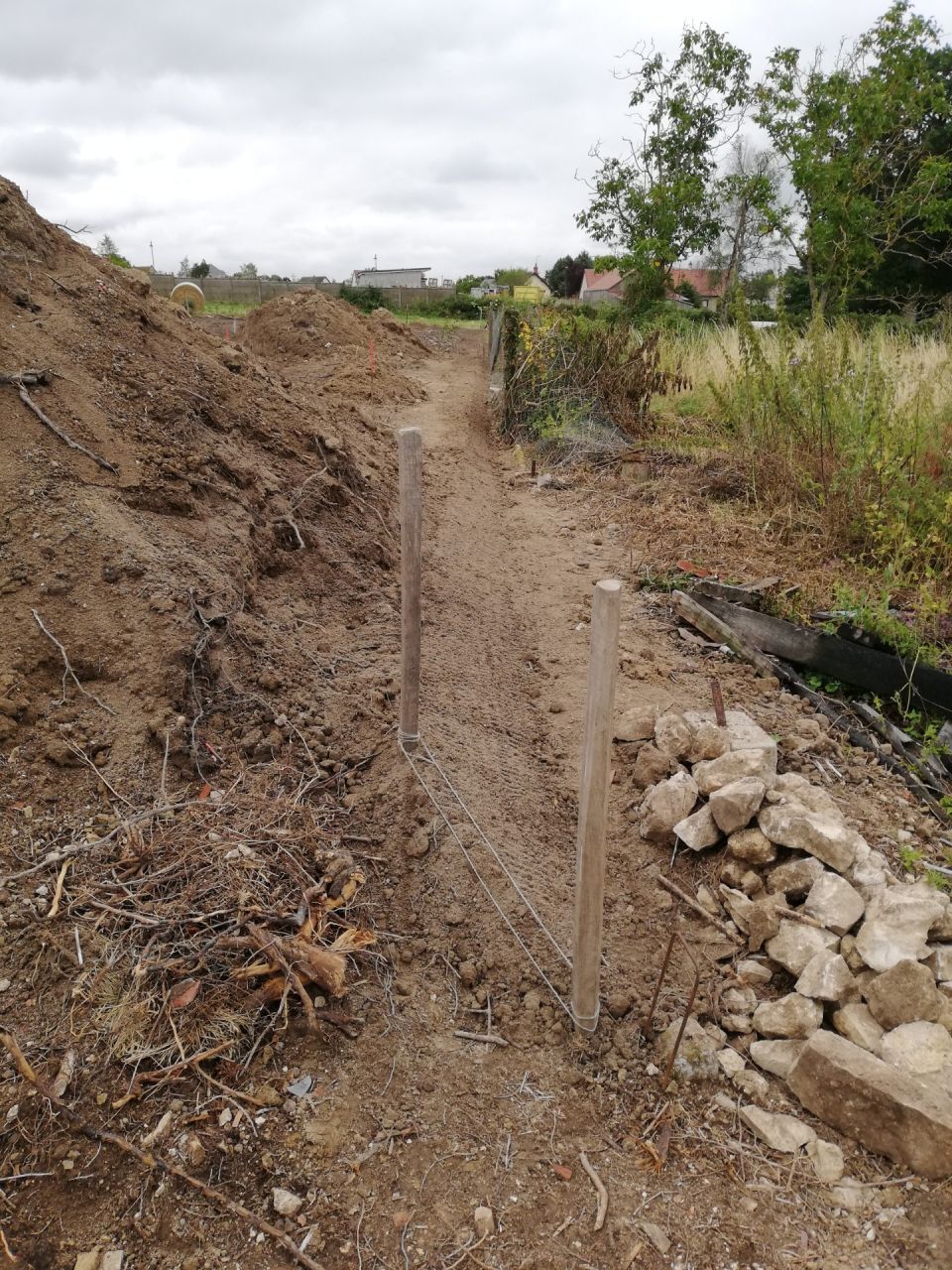 Fin de la prparation du talus de soutnement le 16 juillet