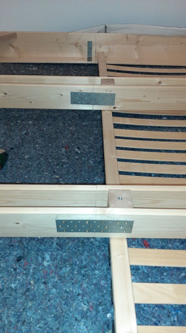 Quand le sommier 160x200 ne passe pas dans l'escalier : on coupe en deux... et on répare !