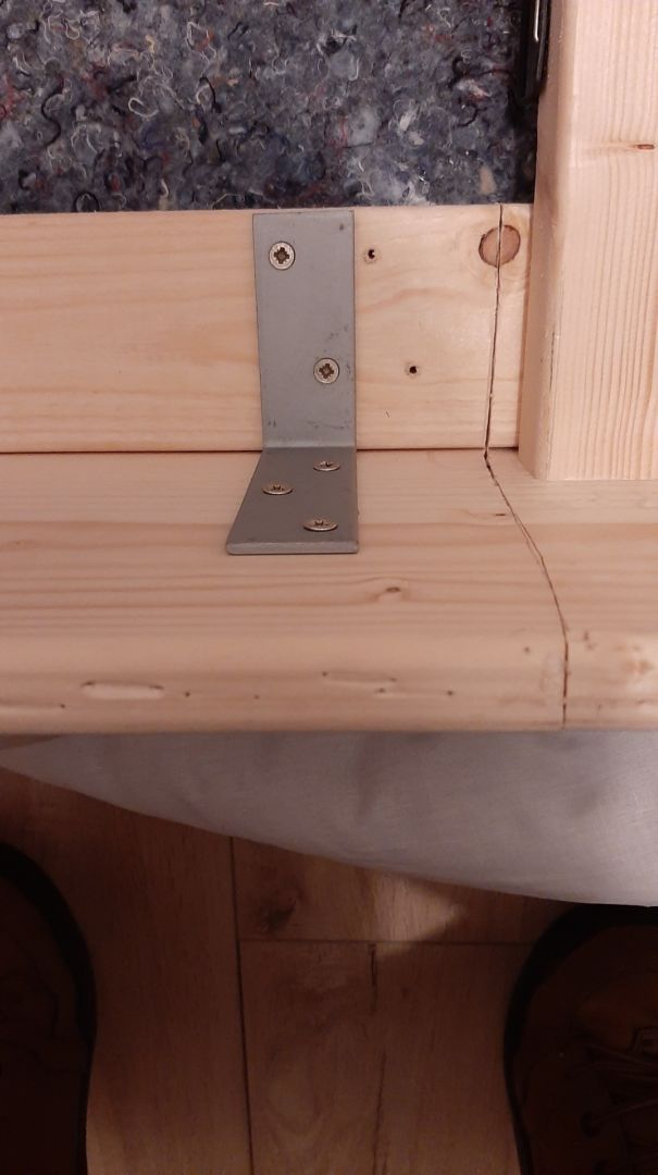 Quand le sommier 160x200 ne passe pas dans l'escalier : on coupe en deux... et on répare !