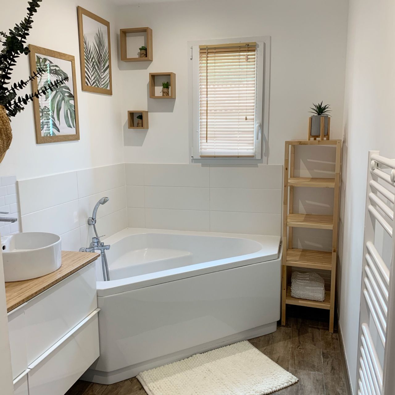 Voici une photo de ma salle de bain on a essayer de faire une ambiance zen! Plus de photo sur mon insta @homedeco85